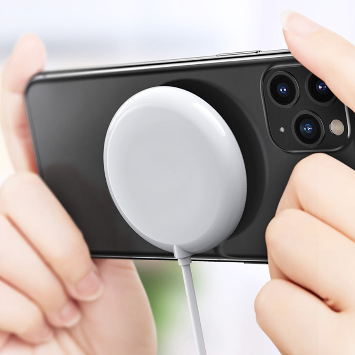 Superfast Ultra Thin And Round Wireless Charger Vista Shops
