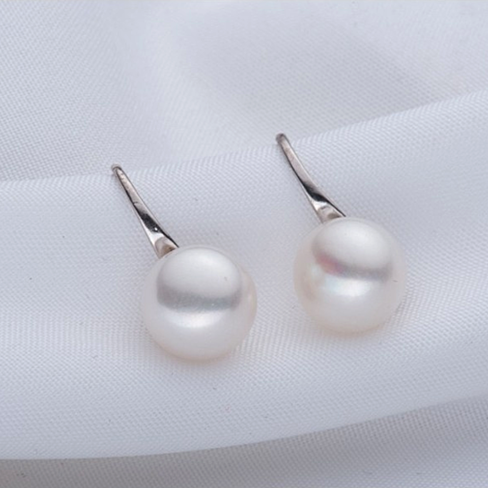 Moon in the Sky bright Pearl Earrings in Set of 3 Vista Shops